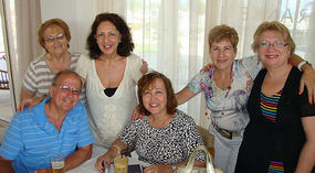 Maria seated, Toula on the right and Lenia.
