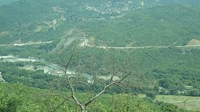 APPROACHING THE VILLAGE