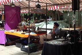 ST. JAMES'S ANTIQUES AND COLLECTABLES MARKET