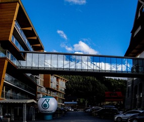 The air bridge connecting the two hotels