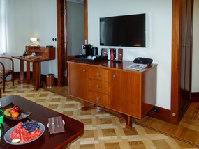 Corner suite 4th floor