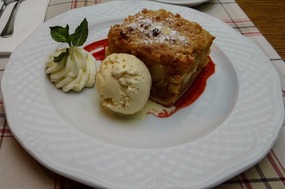 Apple Pie served with Vanilla Ice-cream 