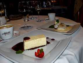 Vanilla Cheesecake with Raspberry sauce 