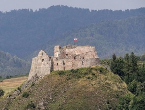 The Czorsztyn Castle on the opposite side
