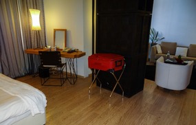 Superior Side View suite #310