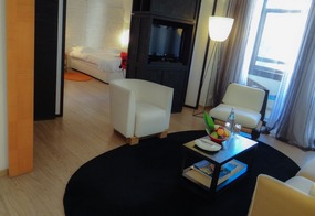 Superior Side View suite #310