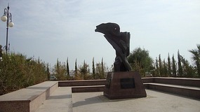 A SCULPTURE NEXT TO THE MARINA