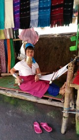Long-Neck Karen Lady 