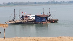 Vehicle ferry to Ban Muang