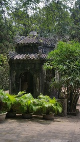 Blackened concrete at Tu Hieu
