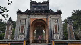 To Doc Tomb