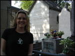 Visting Jim Morrisons Grave.