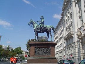 Vienna - Statue