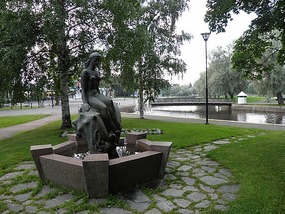 Statue - Old Rauma.