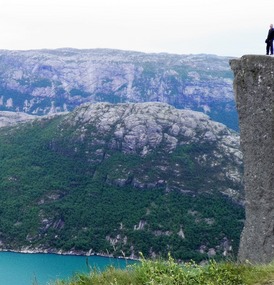 Avan on the Edge - Pulpit Rock