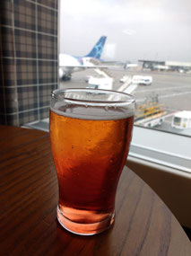 Farewell beverage while waiting for boarding