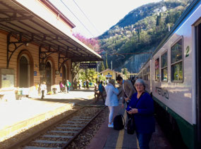 Fred arriving at Varenna station