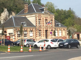 Mairie et Sant-Pierre-du-Vouvray