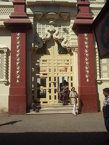 The entrance to Kirti Mandir