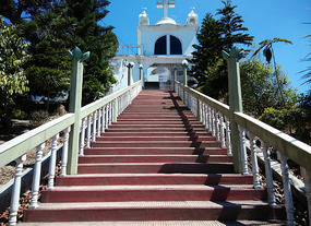 The steep steps leading up to the monument