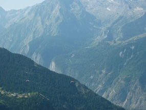 Hang gliders