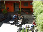 inner court of my hostel, occasional musicians... 