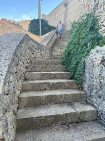 The steps. 120 to the pool