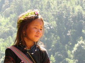 14 - The Little Hmong Gal Followed Ellen Thru Out