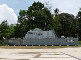 The tsunami sent this boat 2 km inland ...