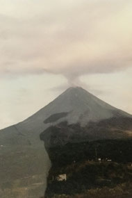 Volcan Arenal, spewing a bit
