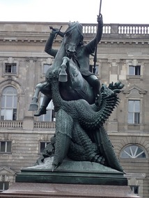 The two-armed horse makes ready to severe .. 