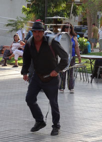 The dancing drummer of Vicuna