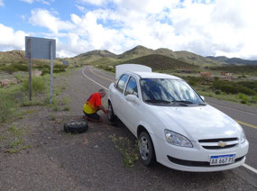 Flat tire in the mountains en route to Salta ...