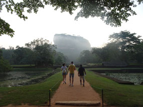The walk to Lion Rock