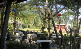 Monday morning breakfast at Phukhaolak