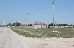 Houses with animal shelter attached