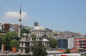 Mosque near Gallery of Modern Art
