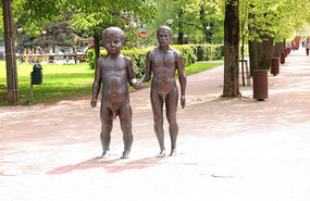 Statue of father and son