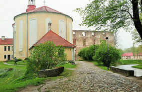 On the way, Poltsaama Castle/St Nicholas's church