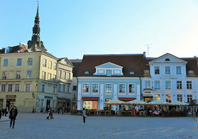 Evening in Tallinn Town Hall Square