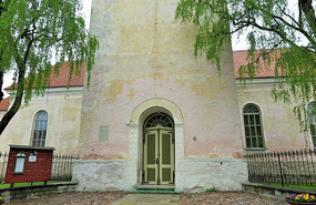 Love the colours of this church