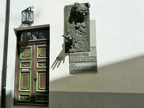 Sculpture and shadow