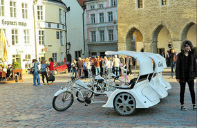 Tallinn Town Hall Square transport