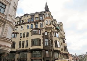 Start of our Art Nouveau walk