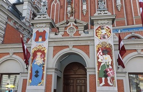 Closer to House of the Blackheads