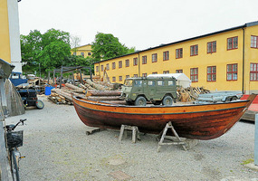 Boat repairer yard