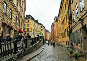Walking into Gamla Stan (Old town)