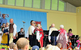 National day dancing 