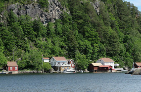 Driving by the water at Kragero