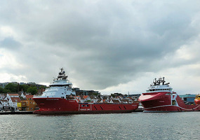 Ice breaker ships in the harbour